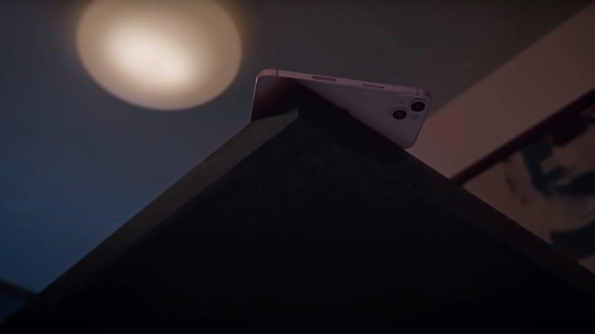 Video mới của Apple đề xuất bạn không cần vỏ iPhone –